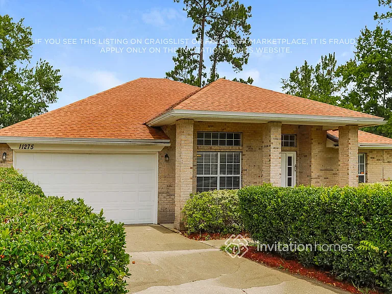 11275 Chertsey Ln — Photo 3