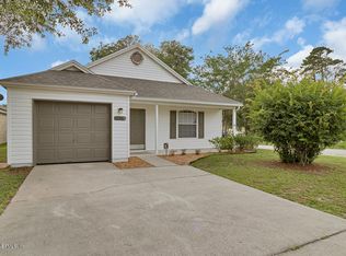 1174 Homard Blvd E, Jacksonville, FL 32225