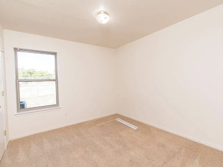 609 Bermuda #A — Photo 10