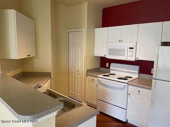 4th image of 5693 Star Rush Dr APT 303