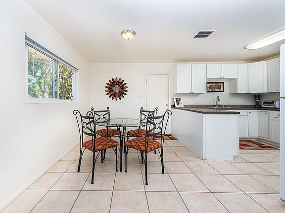 5th image of 823 E Park Ave