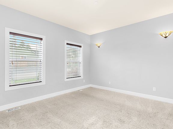4th image of 10521 2nd Pl SE