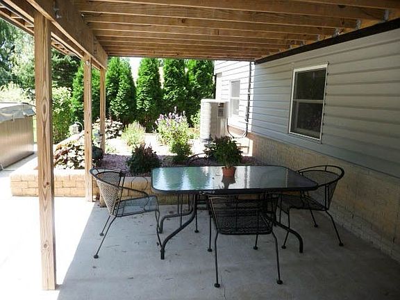 Lower Level Walk out patio