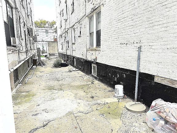 4th image of 2046 Bay Ridge Ave