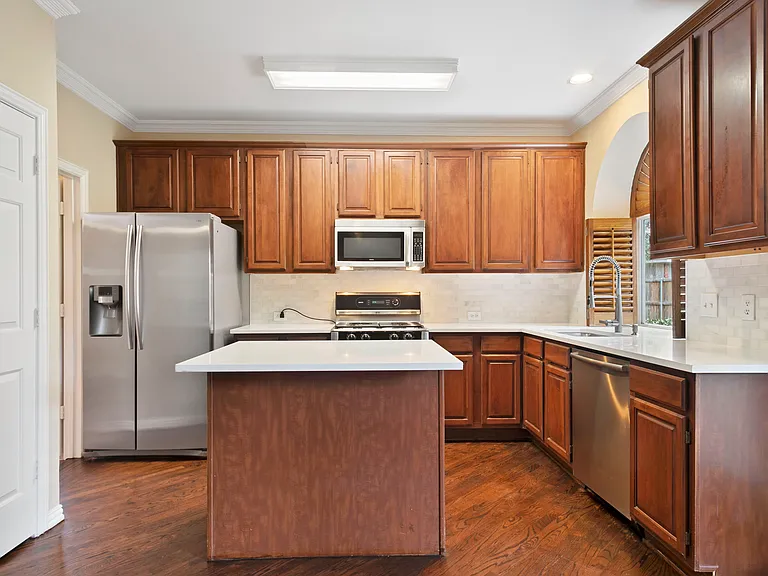 3777 Meadowcreek Cir — Photo 8