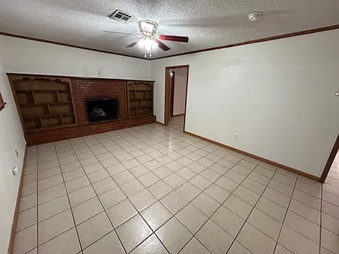 3 bed, 2.0 bath, 1617 sqft, $1,740 — Photo 3
