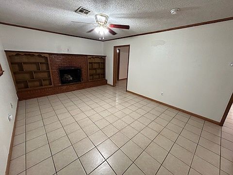 3rd image of 800 N Terrace Dr