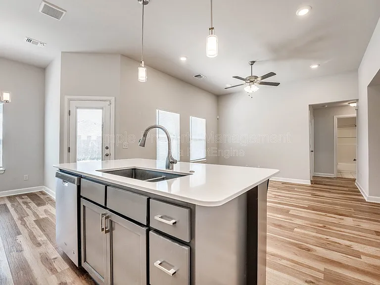 608 Blue Fish Ct — Photo 17