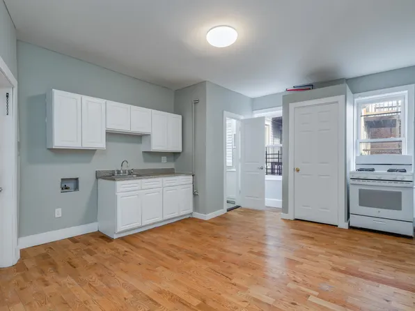 80 West 18th Street image 1 of 13