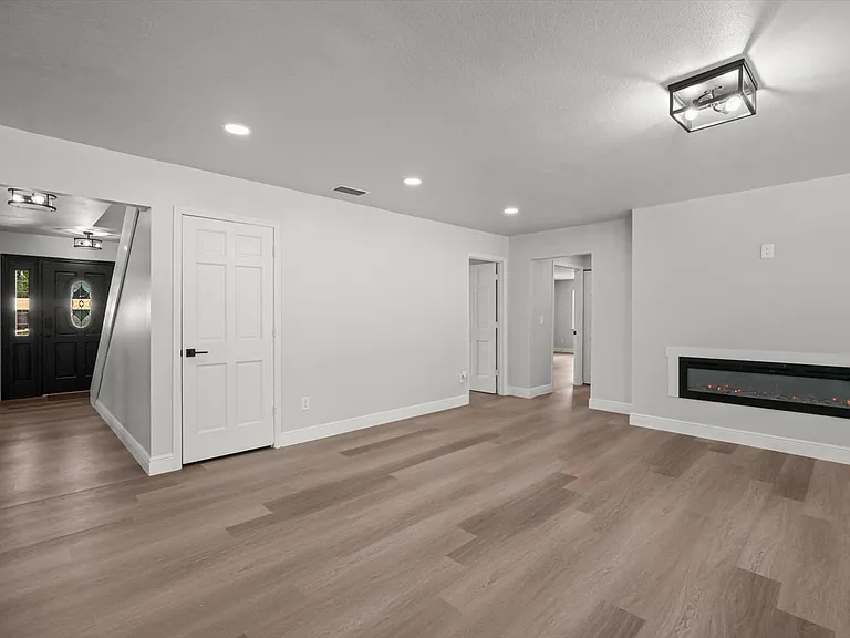100 Redbud Woods Trl — Photo 10
