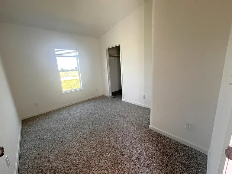 739 Chalet Ave — Photo 5