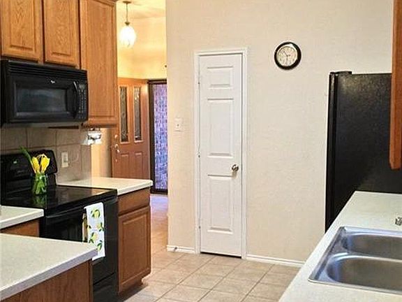 4th image of 6004 Goldenrod Dr