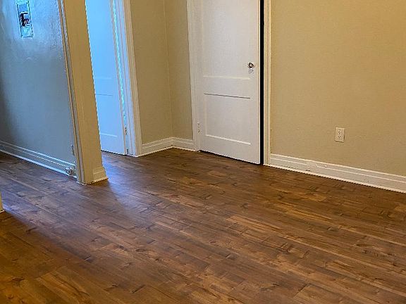 2nd image of 1122 N New Hampshire Ave #D