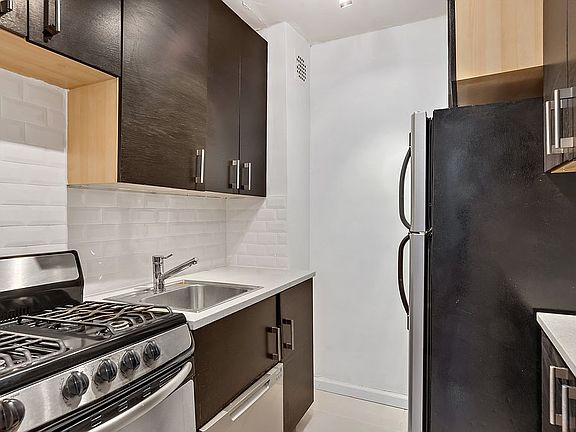 4th image of 2244 Bronx Park E APT 2C