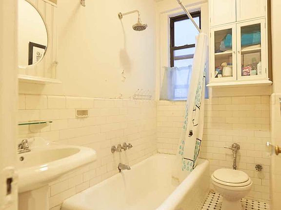 4th image of 870 W 181st St APT 45