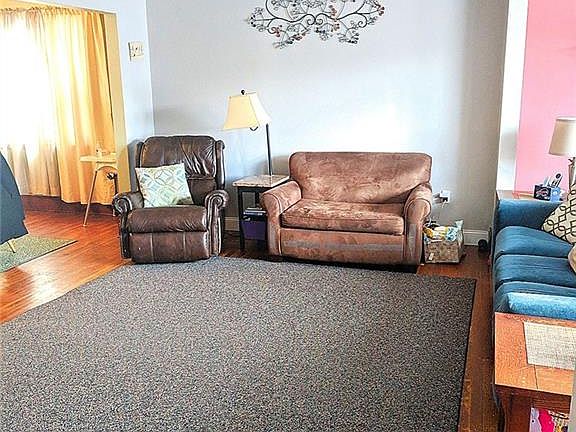 3rd image of 140 Pomona Pl