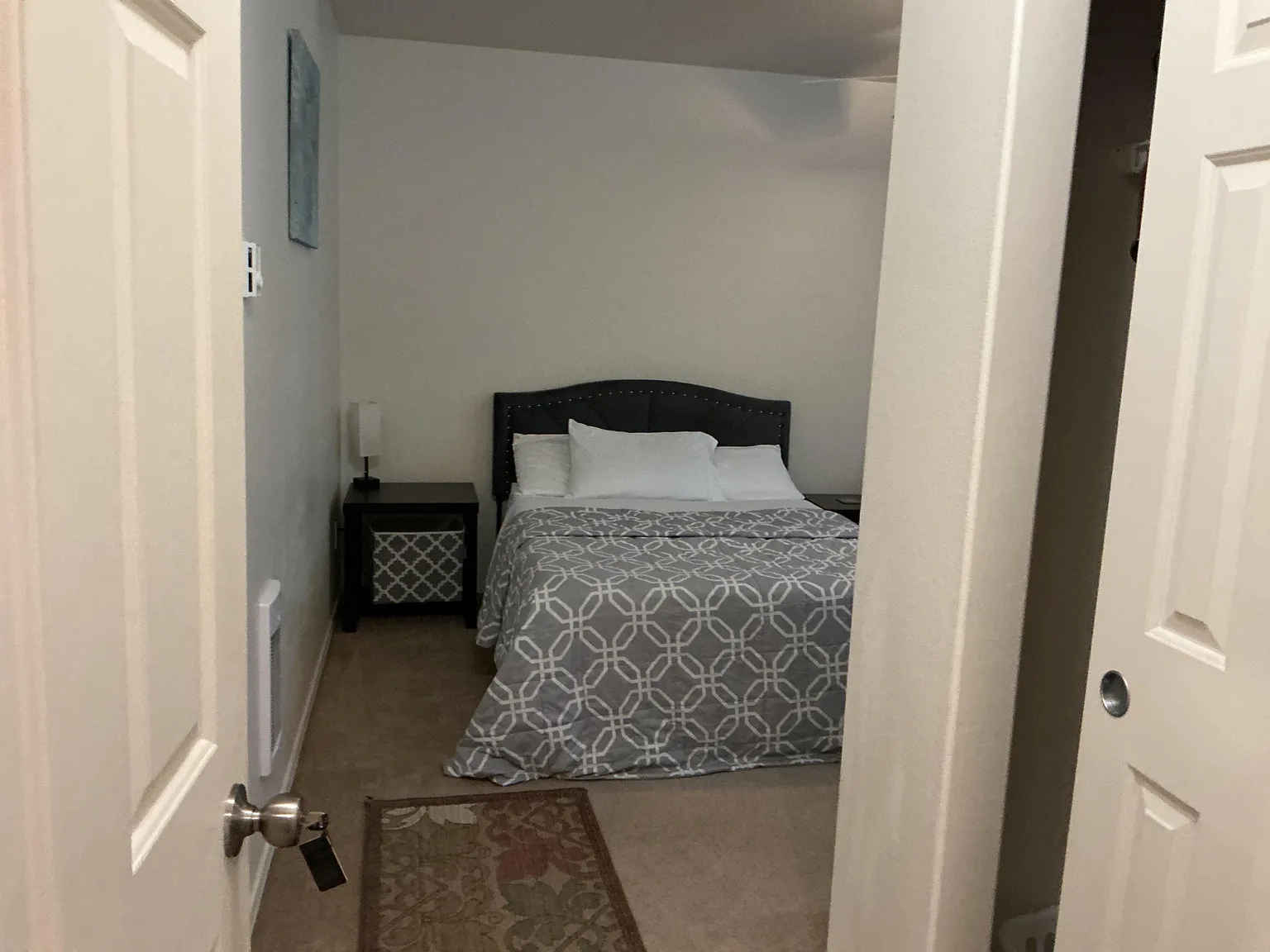 1 bed, 1.0 bath, 2200 sqft, $1,274 — Photo 1