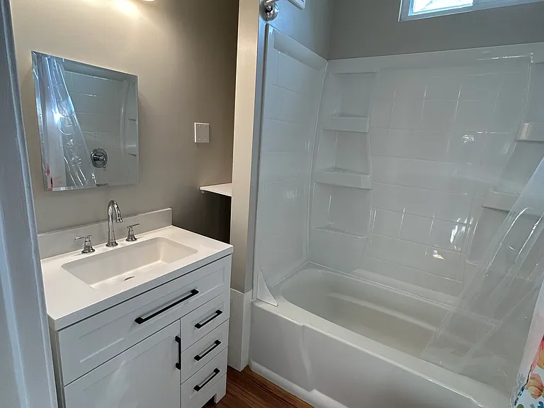 17416 Woodford Ave — Photo 24