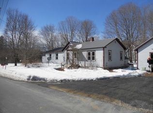 8 Jackson St, Claremont, NH 03743