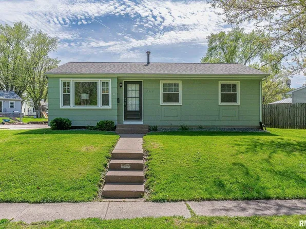 2316 Crescent Ave, Davenport, IA 52804