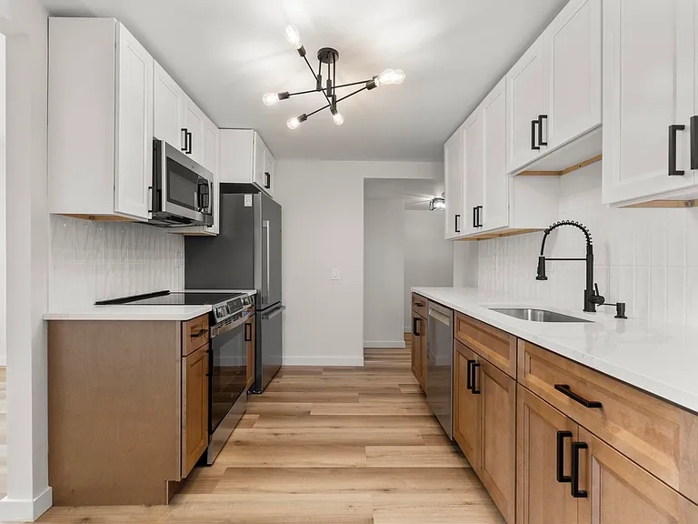 425 N Main St #16 — Photo 4