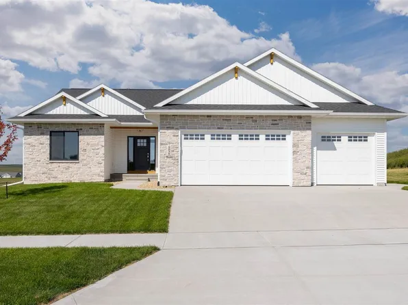 1535 Cardinal Dr, Fairfax, IA 52228