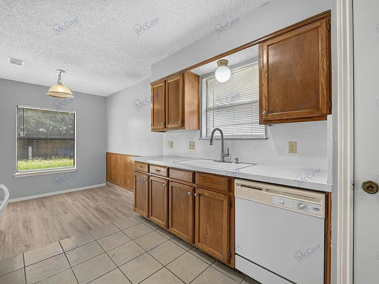 2913 Green Ridge St — Photo 9