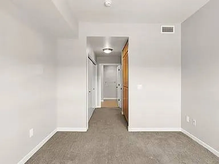 1127 Broadway St NE — Photo 10