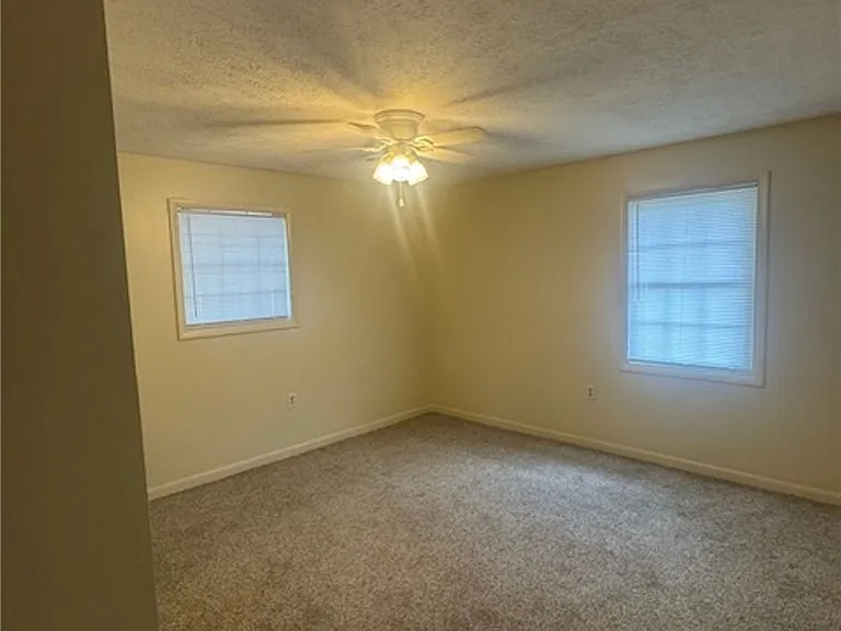 2303 Oak St #B — Photo 6