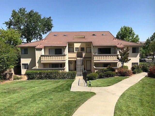 1st image of 423 Vineyard Pl #F