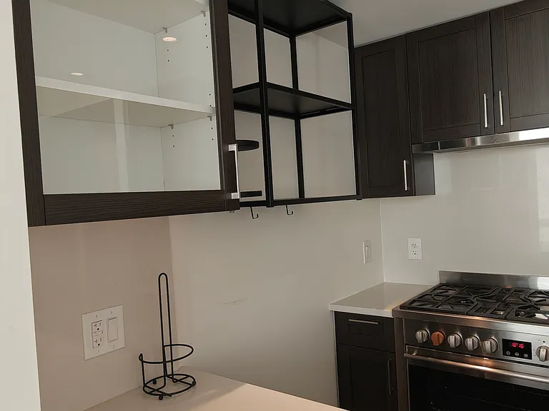5470 Ormidale St #1005 — Photo 8