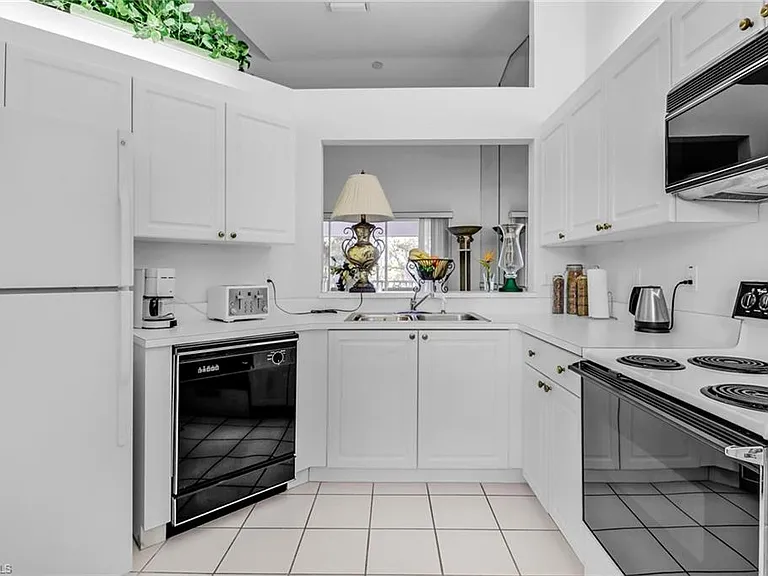 13131 Castle Harbour Dr #M3 — Photo 11