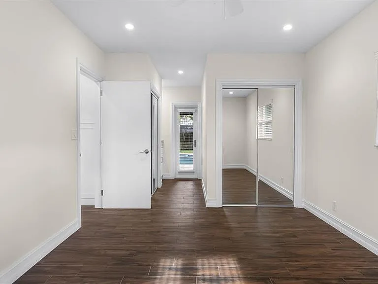 1041 SW 4th St — Photo 16