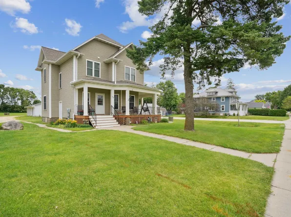 822 1st Ave W, Dyersville, IA 52040