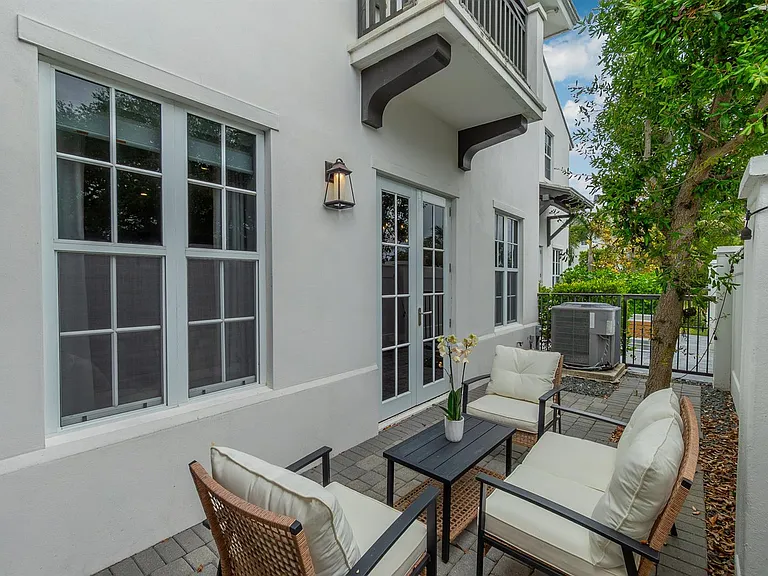 918 Saint George Blvd — Photo 14
