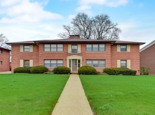 10620 W Cermak Rd APT 1W, Westchester, IL 60154