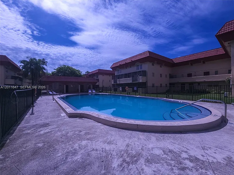 10907 N Kendall Dr #313 — Photo 12