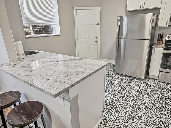 5th image of 3106 Gurney Ave #2N
