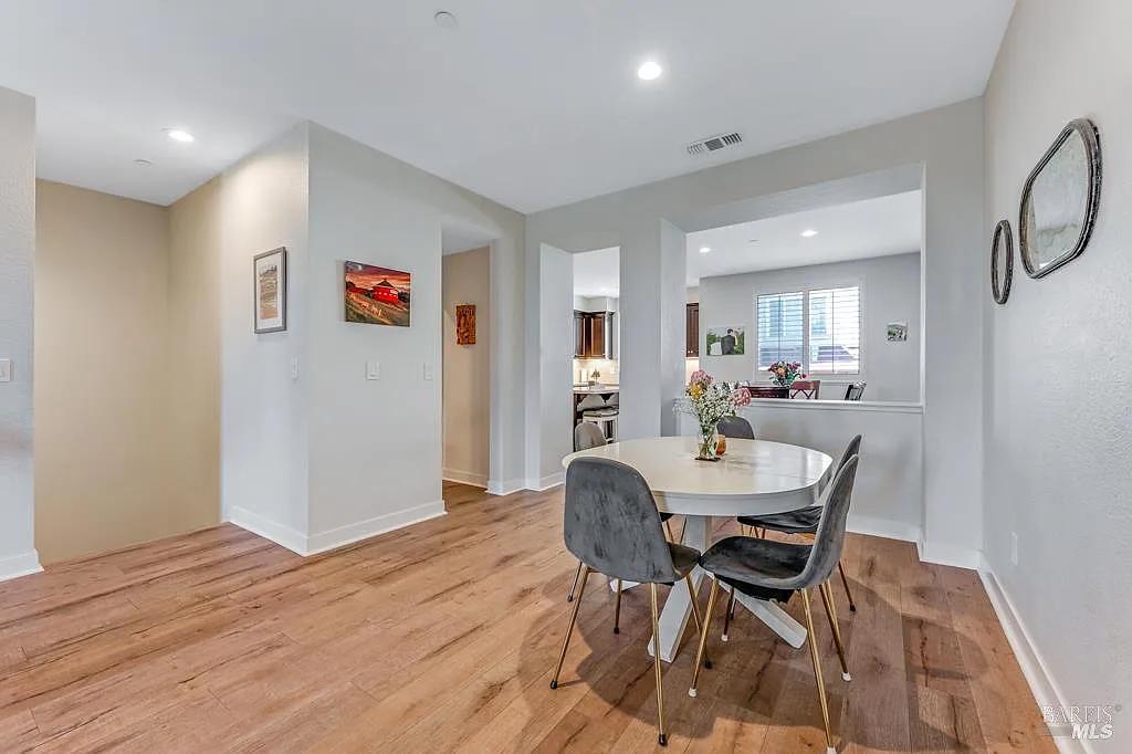 218 Johnson Street - Photo 5