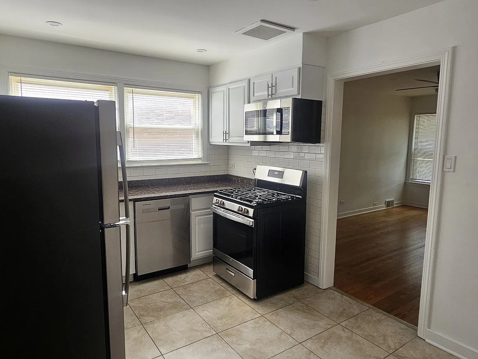 2 bed, 900 sqft, $1,695 — Photo 3
