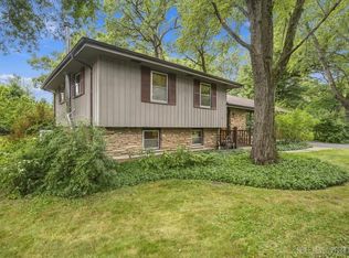 28W041 Elm Dr, Northwoods, IL 60185