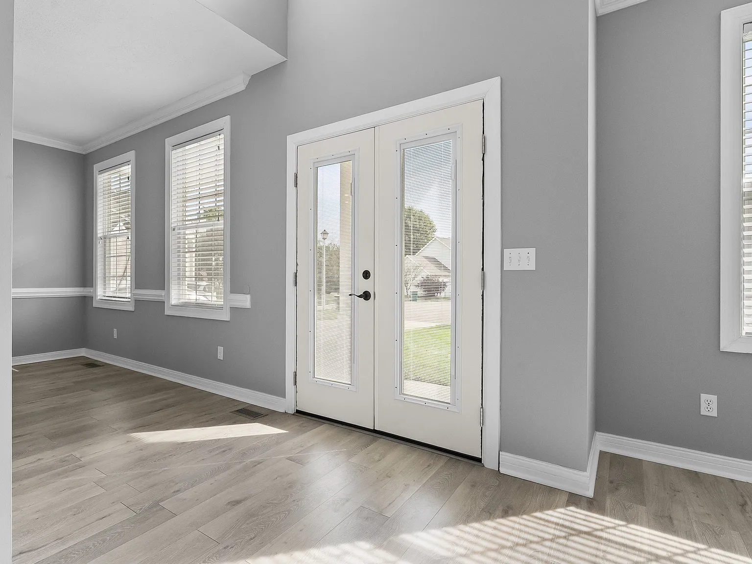 5 bed, 3.5 bath, 2986 sqft, $2,900 — Photo 2