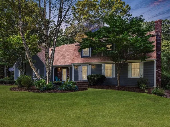 45 Beechwood Dr, Cranston, RI 02921