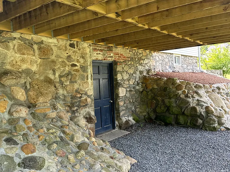 Private Entrance to basement