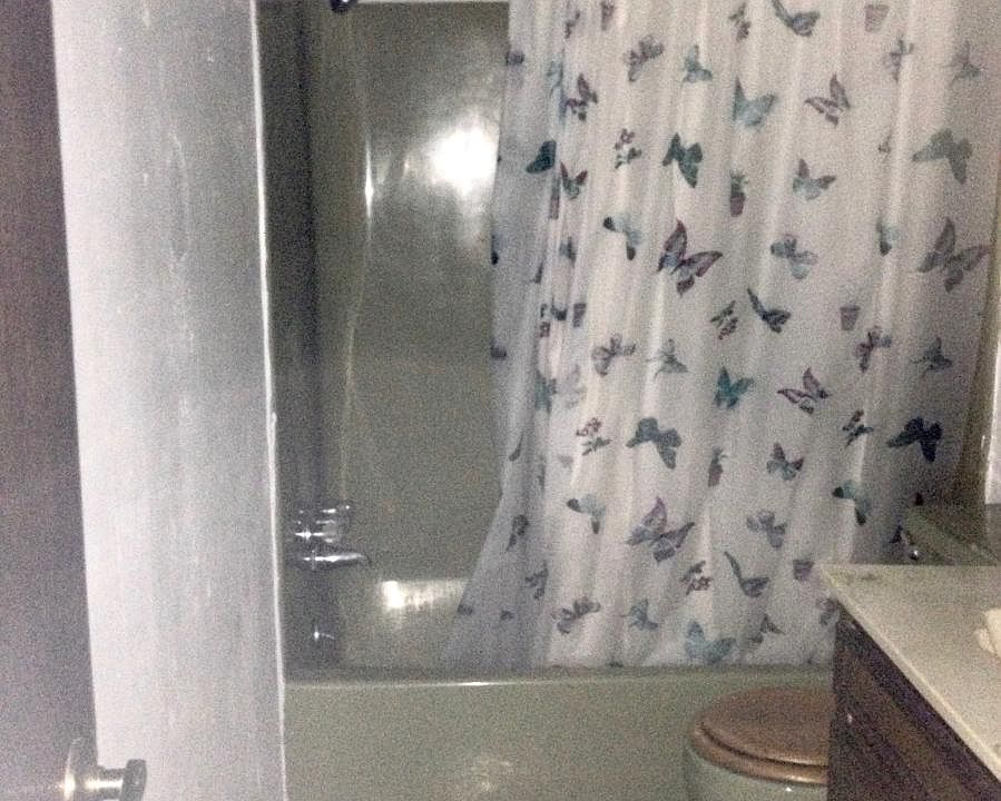 Bath rear bedroom