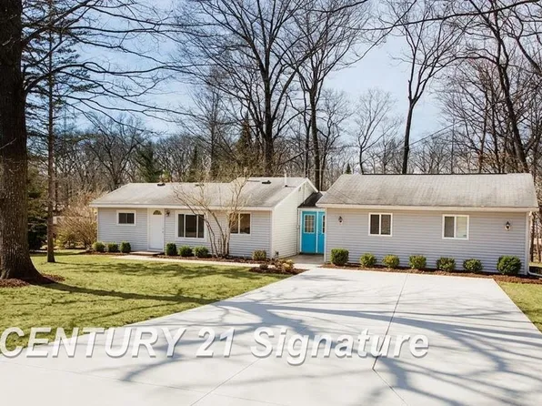 4041 Janet Dr, Harrison, MI 48625