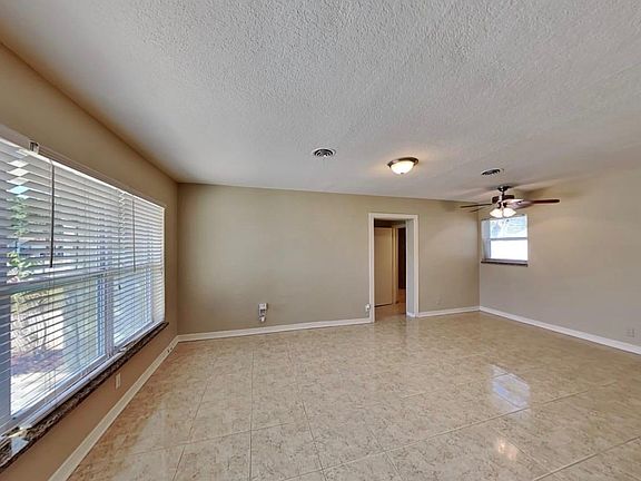 3rd image of 514 Elm Dr