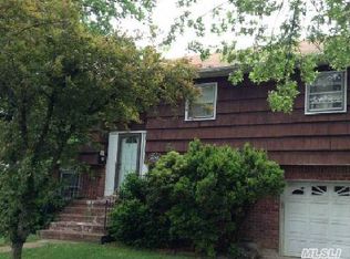 30 Northcote Rd, Westbury, NY 11590
