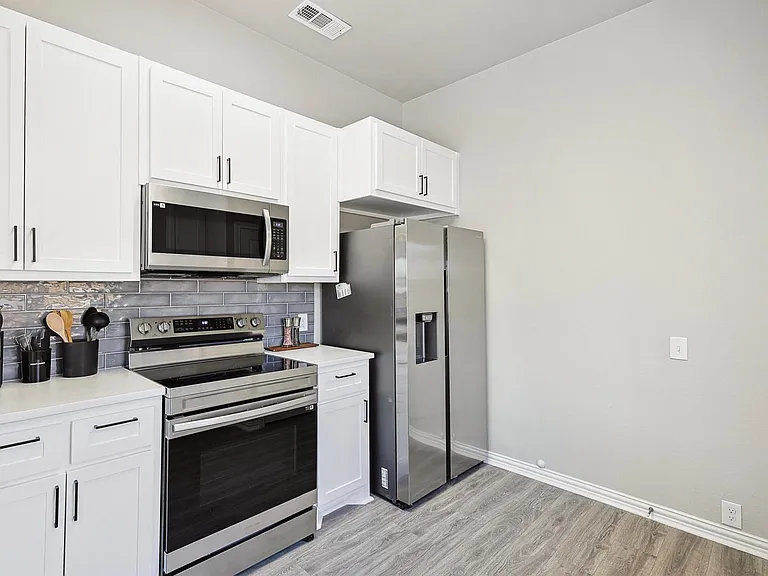 915 Santa Fe Dr — Photo 12