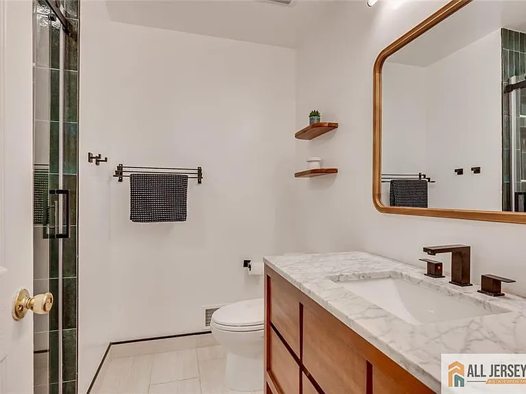 403 Somerset Ct — Photo 29
